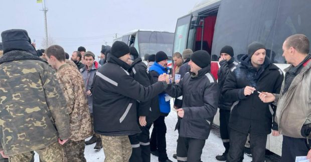 Украина освободила 144 защитника, из них 95 обороняли Азовсталь