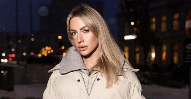 ведуча відпочиває з батьками