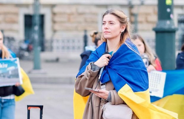 "Я дома": звезда "Папика" вернулась в Украину и записала щемящее видео