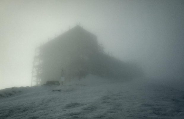 В Карпатах ударил лютый мороз: температура упала до -20°, возможны лавины (фото)