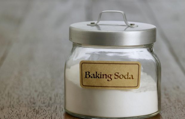 Проти болю в горлі та від іржі на сантехніці: де і як використовувати соду