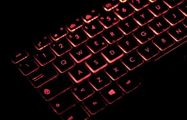 Як почистити клавіатуру від пилу та інших забруднень: впораєтеся за 10 хвилин