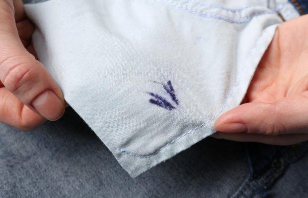 От чернила не останется и следа: как вывести шариковую ручку из ткани