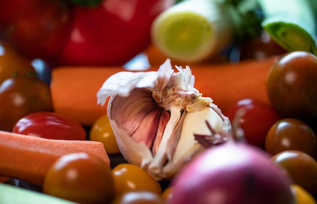 Як прибрати запах часнику: три продукти, про які ви не здогадувалися