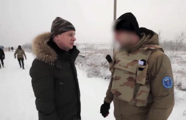 "На мушці" у снайперів: Комаров побував біля кордонів з РФ (відео)