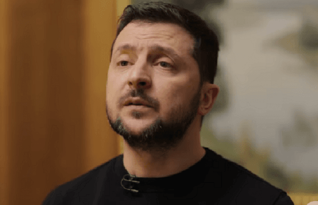 Зеленський показав кімнату в ОПУ, де живе вже цілий рік (відео)