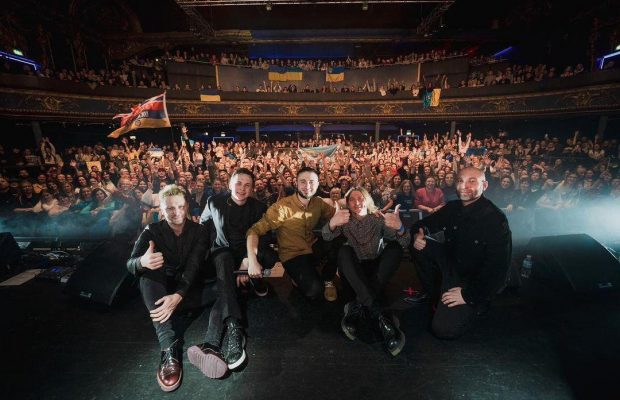 "До мурах": Антитіла потужно заспівали "Фортеця Бахмут" на стадіоні в Лондоні (відео)