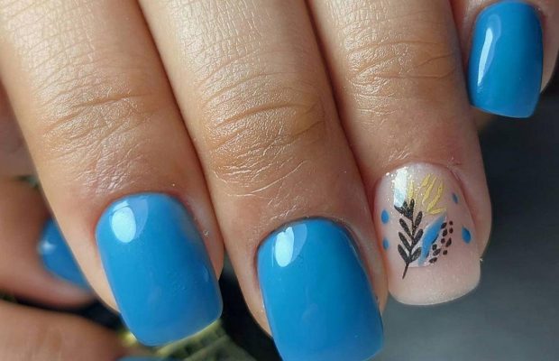 Названы стильные идеи весеннего маникюра на короткие ногти (фото)