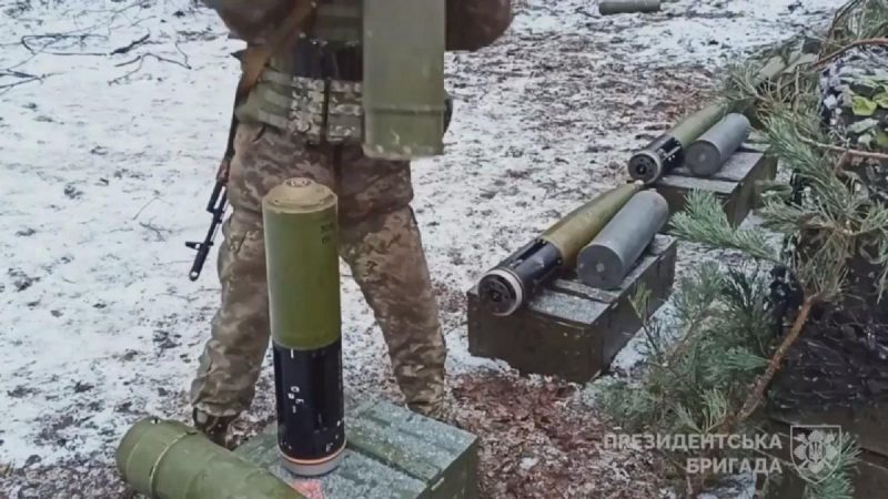 Применять ВСУ их могут, поскольку для украинских специалистов настройка на длину волны лазера к данному снаряду не составляет труда / t.me/zloyodessit Применять ВСУ их могут, поскольку для украинских специалистов настройка на длину волны лазера к данному снаряду не составляет труда / t.me/zloyodessit