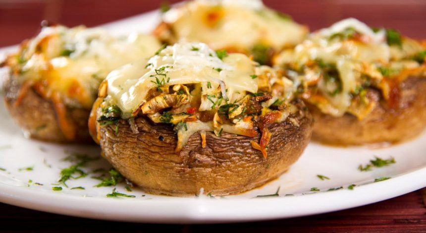 Фаршировані гриби: 3 рецепти апетитної закуски