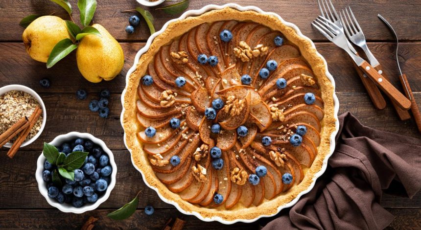 Невероятно вкусная шарлотка: рецепты с необычными начинками