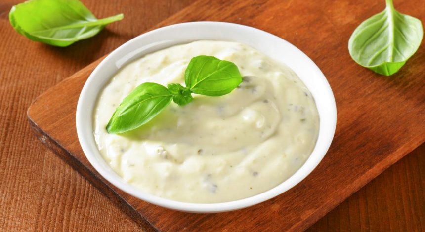 Не отличить от ресторанного: рецепт идеального соуса Цезарь