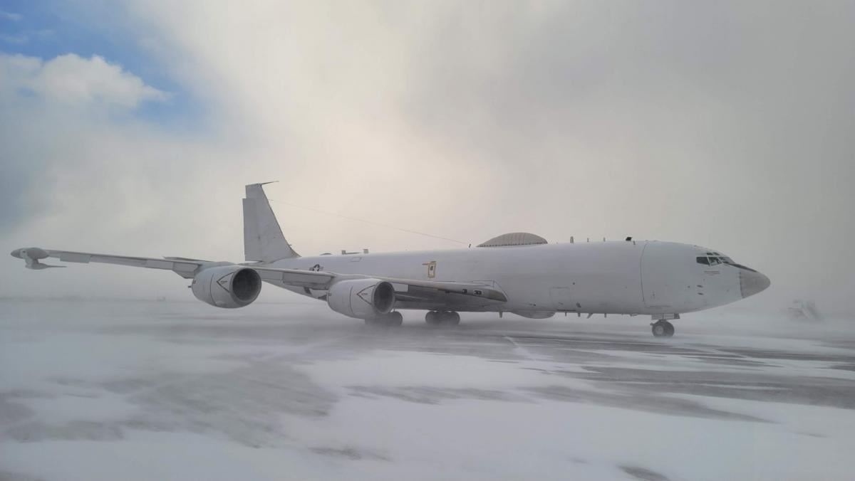 E-6B Mercury приземлился в Исландии / фото twitter.com/US_EUCOM E-6B Mercury приземлился в Исландии / фото twitter.com/US_EUCOM