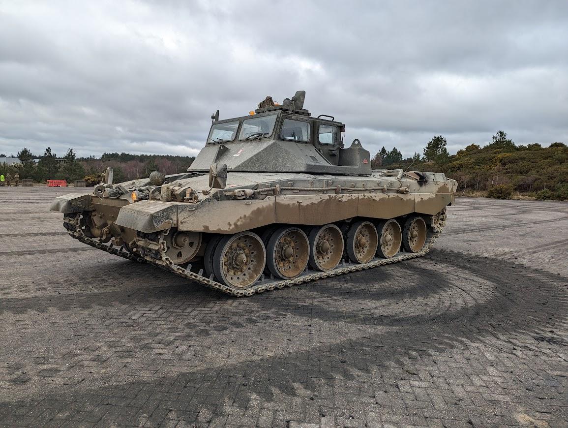 Навчальний танк - точна копія Challenger 2, тільки без башти / фото УП Навчальний танк - точна копія Challenger 2, тільки без башти / фото УП