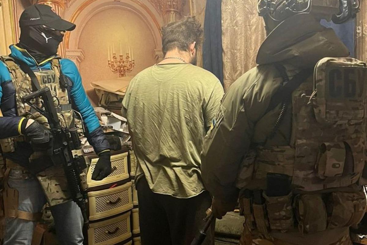 СБУ затримала інформатора росіян на Донеччини та показала докази "зради" / прес-служба СБУ СБУ затримала інформатора росіян на Донеччини та показала докази "зради" / прес-служба СБУ