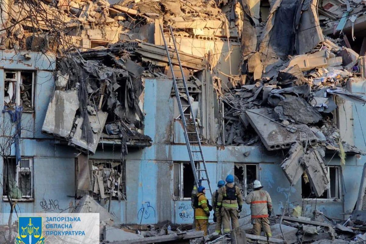 Прокуратура повідомила про збільшення кількості жертв ракетного удару РФ по Запоріжжю / t.me/pgo_gov_ua Прокуратура повідомила про збільшення кількості жертв ракетного удару РФ по Запоріжжю / t.me/pgo_gov_ua