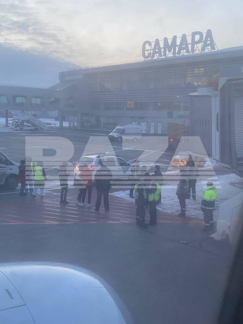 Самолет летел из Казани в Дубай, но остановился в Самаре / фото t.me/bazabazon Самолет летел из Казани в Дубай, но остановился в Самаре / фото t.me/bazabazon