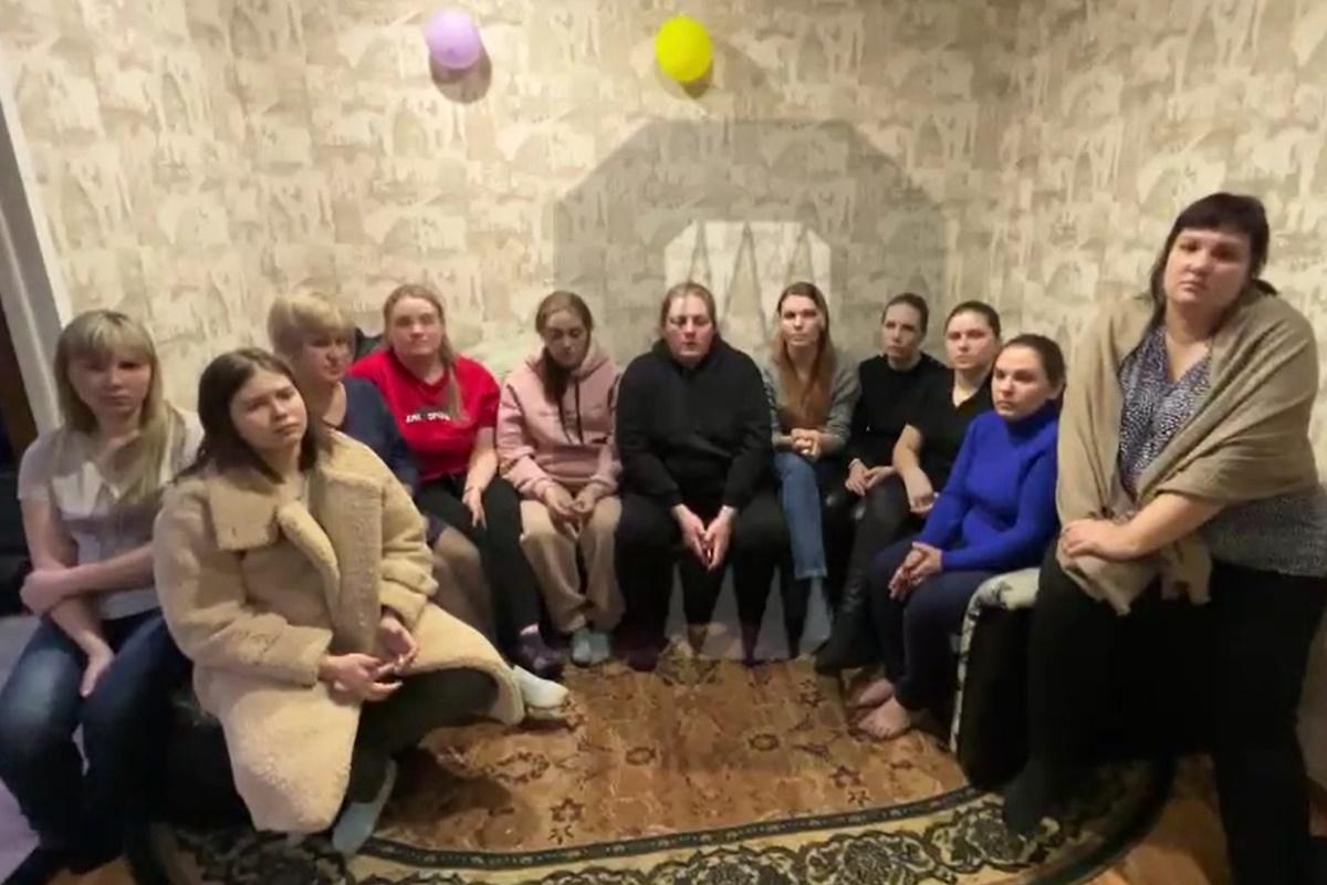 Жены иркутских мобиков молят спасти их мужей / скриншот Жены иркутских мобиков молят спасти их мужей / скриншот