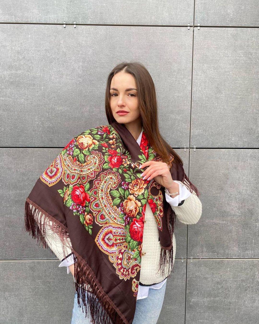 Шарф - родзинка образу / Фото - instagram