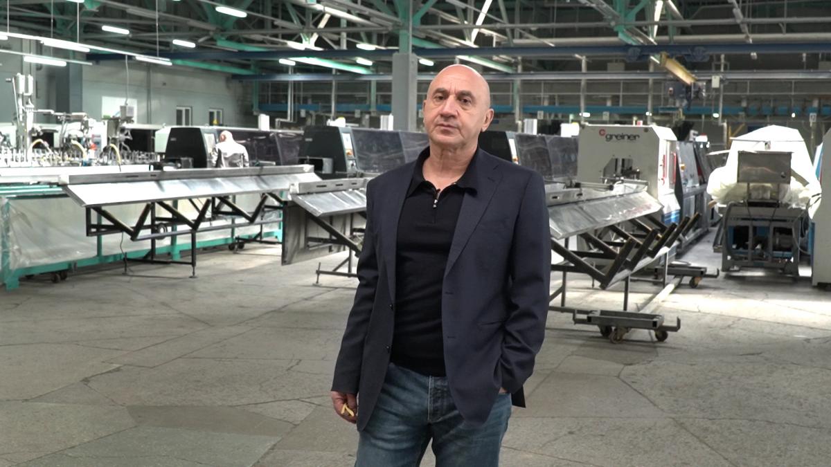 Найбільший український виробник ПВХ-профілю звернувся до президента через свавілля митників