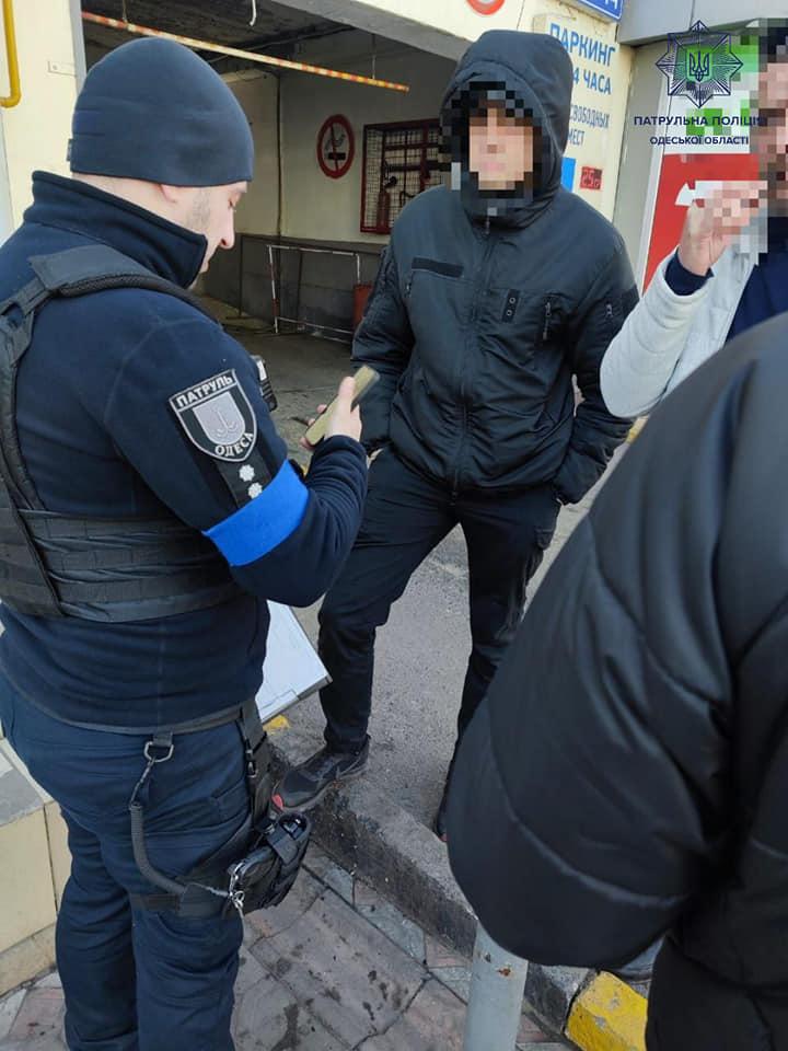 Относительно других его неправомерных действий ведется дополнительная проверка / фото патрульная полиция Одесской области