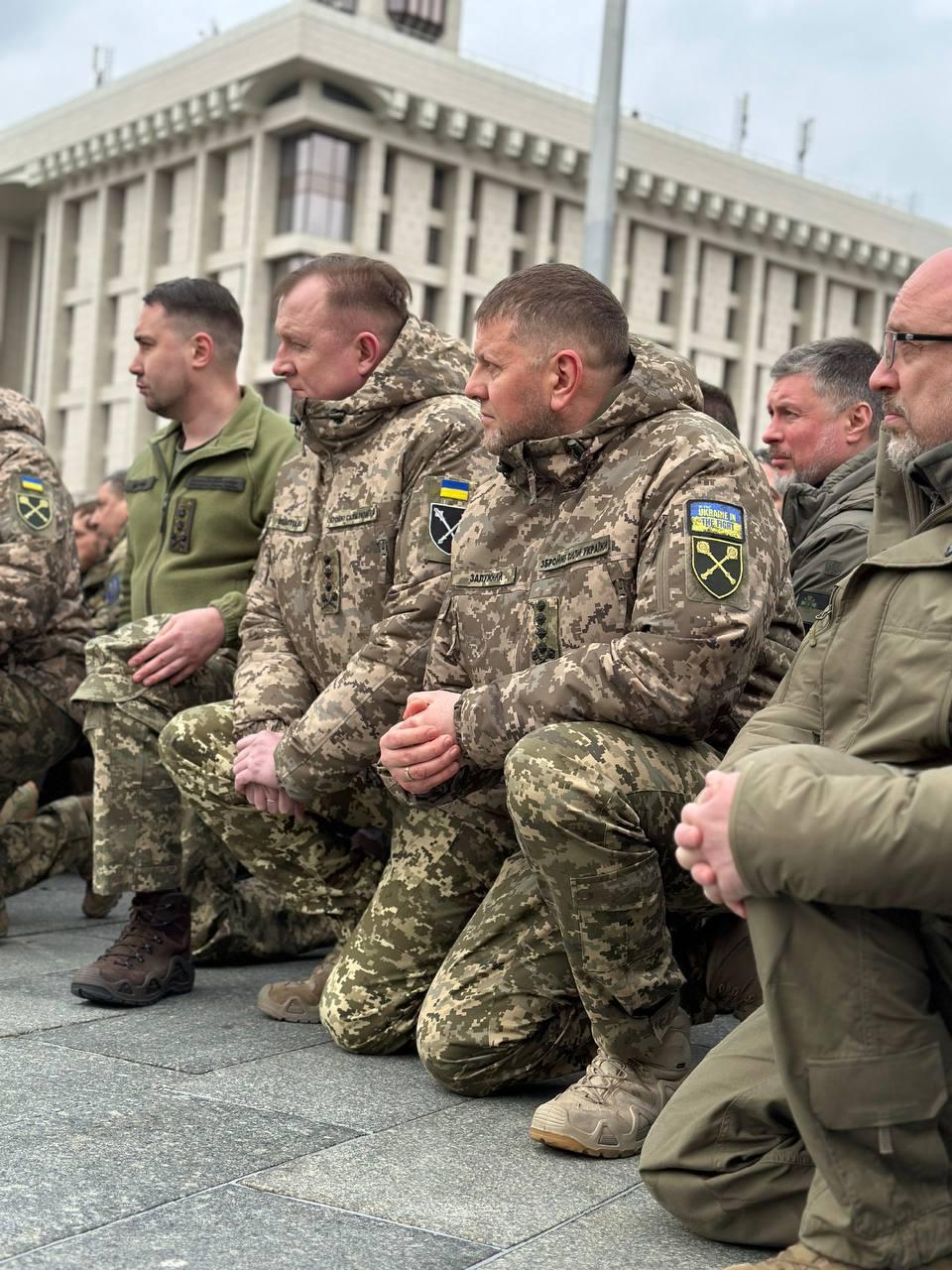 Залужний на прощанні з Героєм "Да Вінчі" / t.me/CinCAFU Залужний на прощанні з Героєм "Да Вінчі" / t.me/CinCAFU