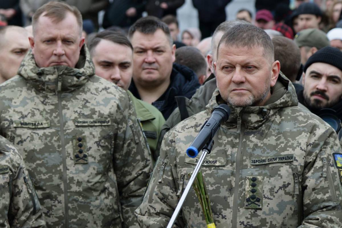 'Спи спокійно, друже': Залужний зворушливо попрощався з легендарним 'Да Вінчі' (фото) 'Спи спокійно, друже': Залужний зворушливо попрощався з легендарним 'Да Вінчі' (фото)