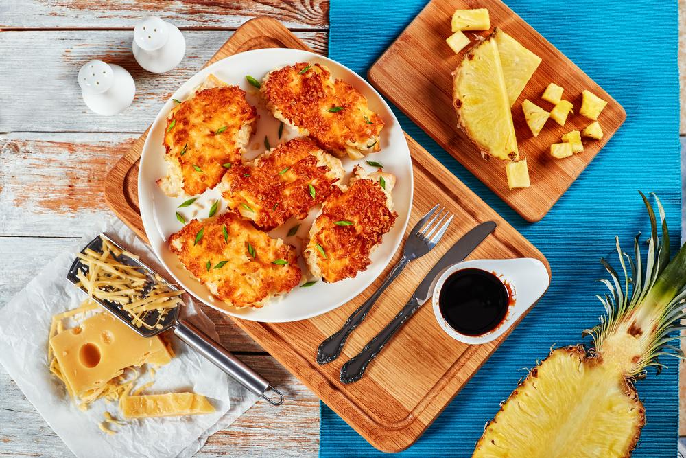 Мясо по-французски с ананасами / фото ua.depositphotos.com Мясо по-французски с ананасами / фото ua.depositphotos.com