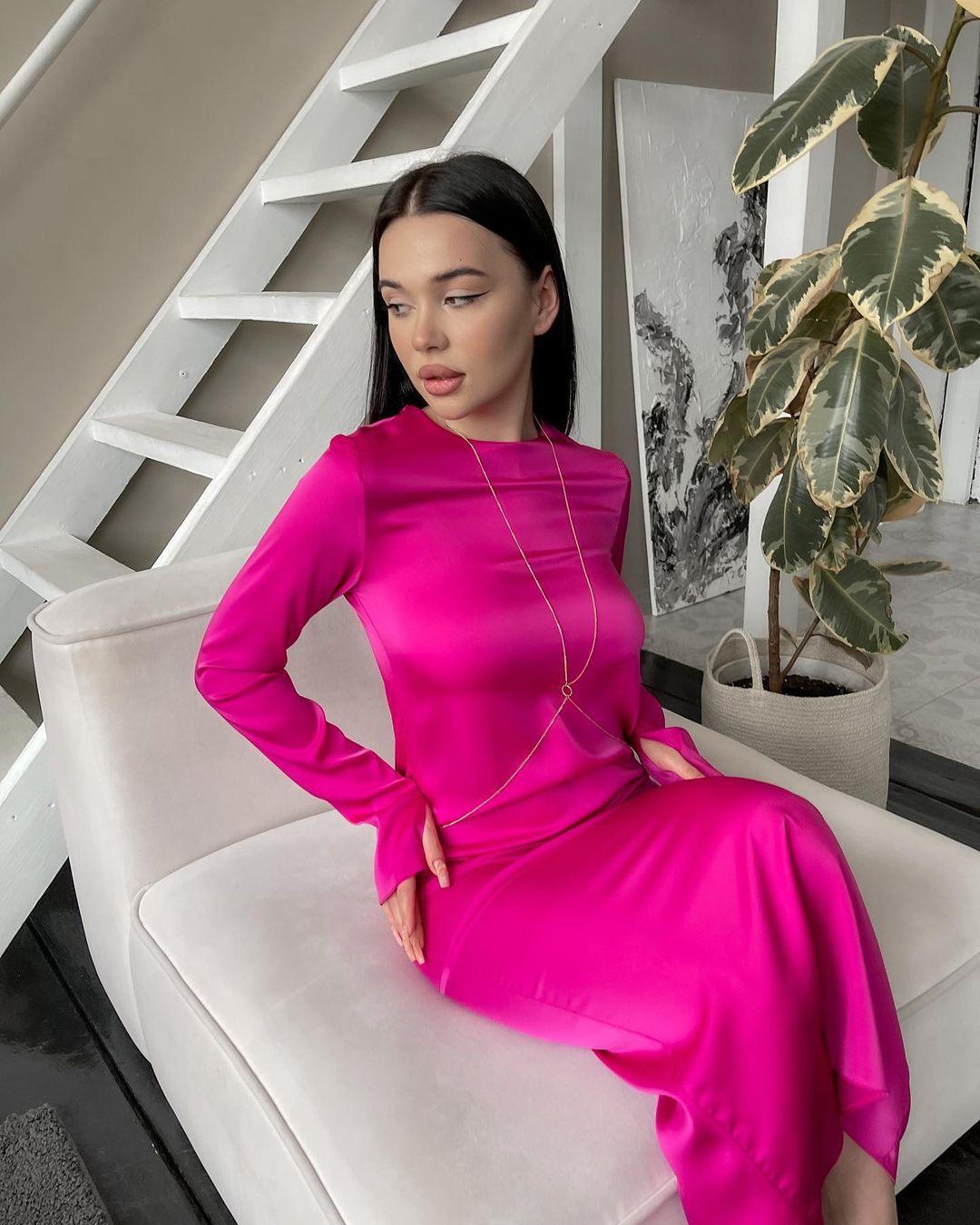 Яркий розовый цвет уже не в тренде / Скриншот Instagram Яркий розовый цвет уже не в тренде / Скриншот Instagram