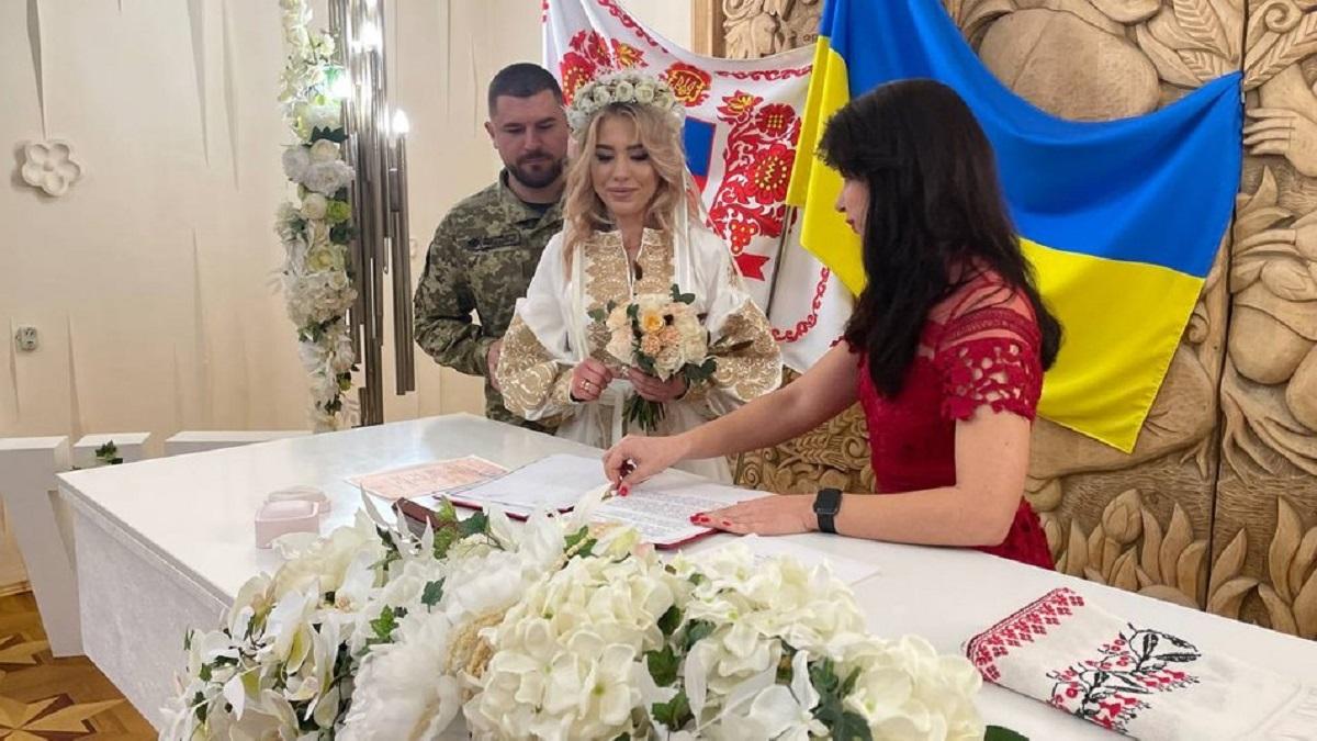 Инна Кульбашная и Богдан Артемов обручились 11 марта / фото suspilne.media Инна Кульбашная и Богдан Артемов обручились 11 марта / фото suspilne.media