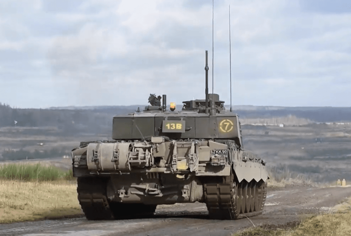 Challenger 2 tanks will fire depleted uranium rounds / screenshot