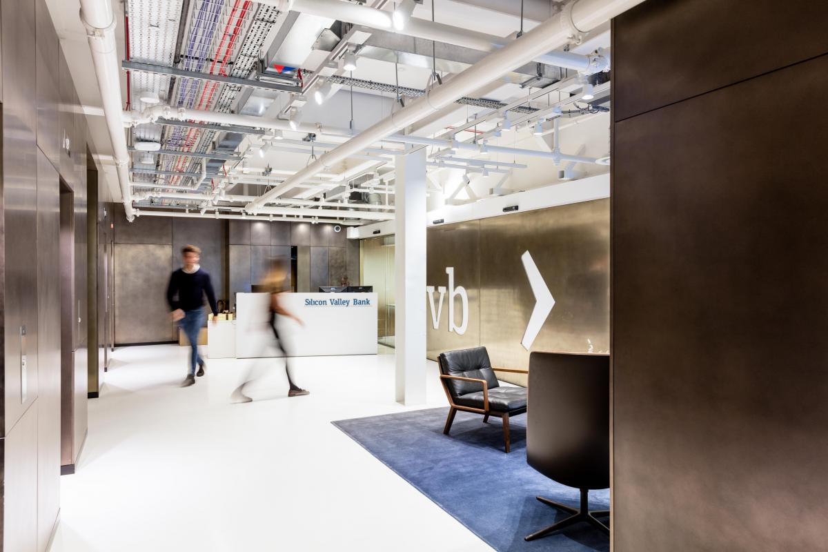 Стала известна судьба "дочки" обанкротившегося американского банковского гиганта SVB / фото twitter.com/SVB_UK Стала известна судьба "дочки" обанкротившегося американского банковского гиганта SVB / фото twitter.com/SVB_UK