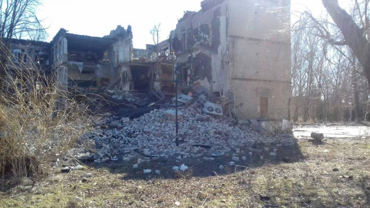 Окупанти ракетами накрили школу в Авдіївці / фото Telegram/ Андрій Єрмак Окупанти ракетами накрили школу в Авдіївці / фото Telegram/ Андрій Єрмак
