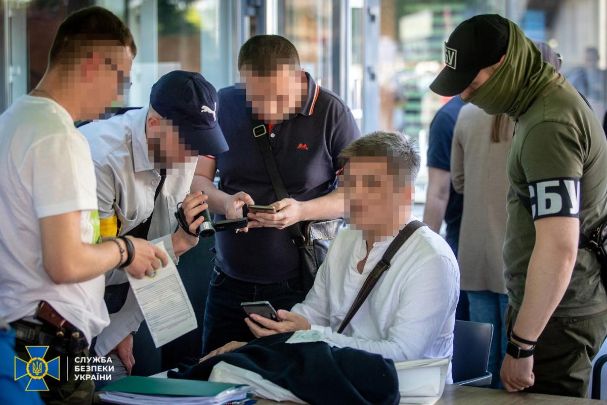 Предатель был связан с медицинским делом / фото www.facebook.com/SecurSerUkraine Предатель был связан с медицинским делом / фото www.facebook.com/SecurSerUkraine