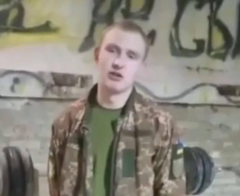 'Це був жарт': в мережі з'явилося відеозвернення строковика, якого побив офіцер 'Це був жарт': в мережі з'явилося відеозвернення строковика, якого побив офіцер