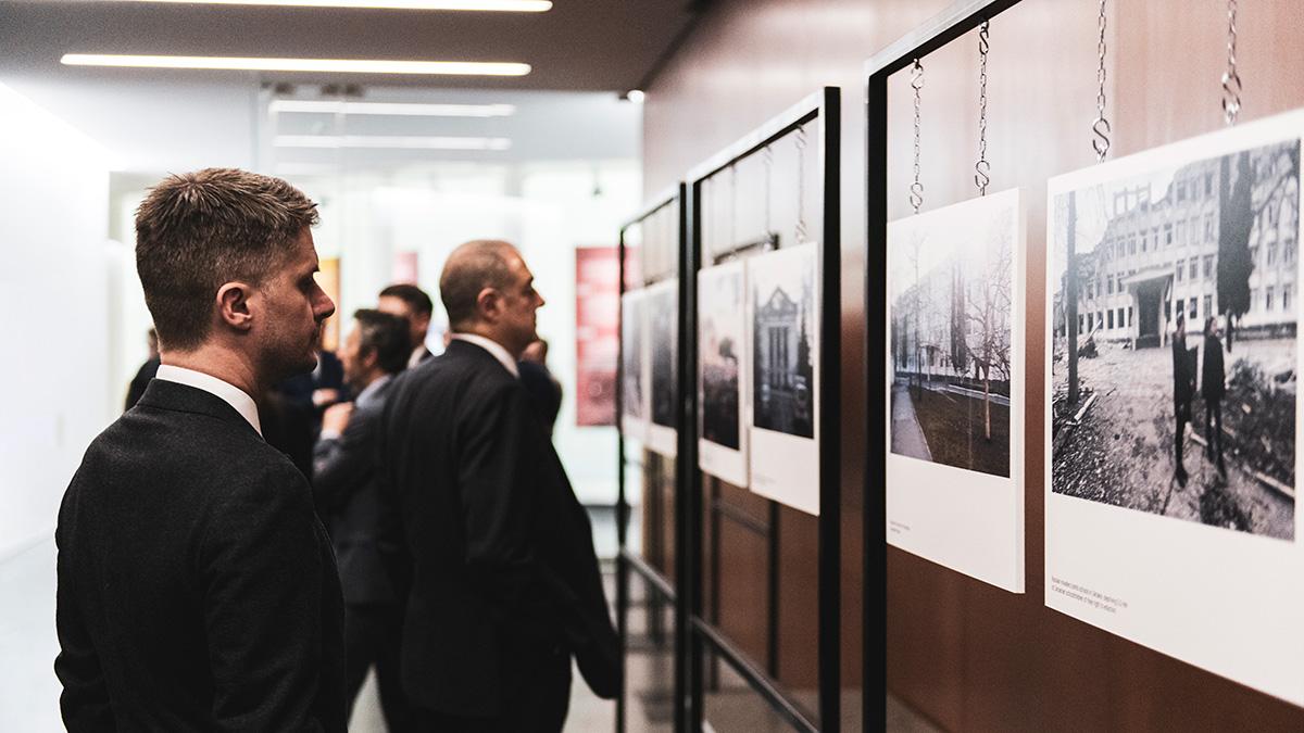 Гумпроект 'Спасаем жизнь' собрал 300 тысяч евро на благотворительном аукционе в Милане Гумпроект 'Спасаем жизнь' собрал 300 тысяч евро на благотворительном аукционе в Милане