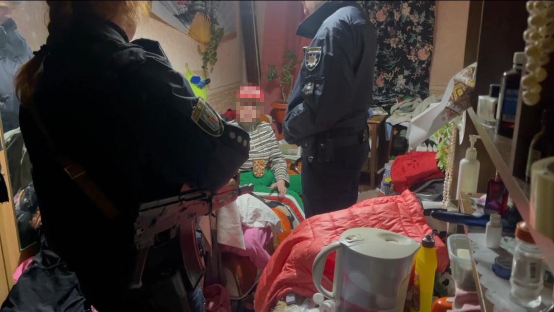 У Києві врятували цуценя, яке била та поїла горілкою власниця (фото) У Києві врятували цуценя, яке била та поїла горілкою власниця (фото)