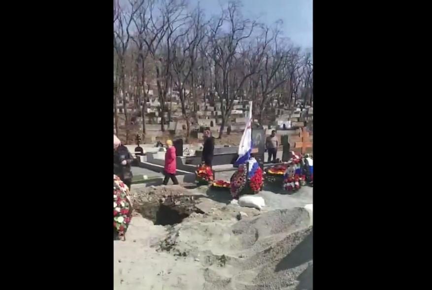 The Russian woman showed a huge cemetery of the occupiers / screenshot