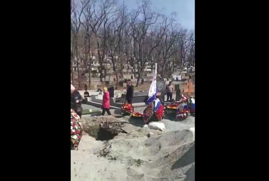 'Катафалки в чергах стоять': в мережі показали могильник окупантів у Владивостоку (відео) 'Катафалки в чергах стоять': в мережі показали могильник окупантів у Владивостоку (відео)