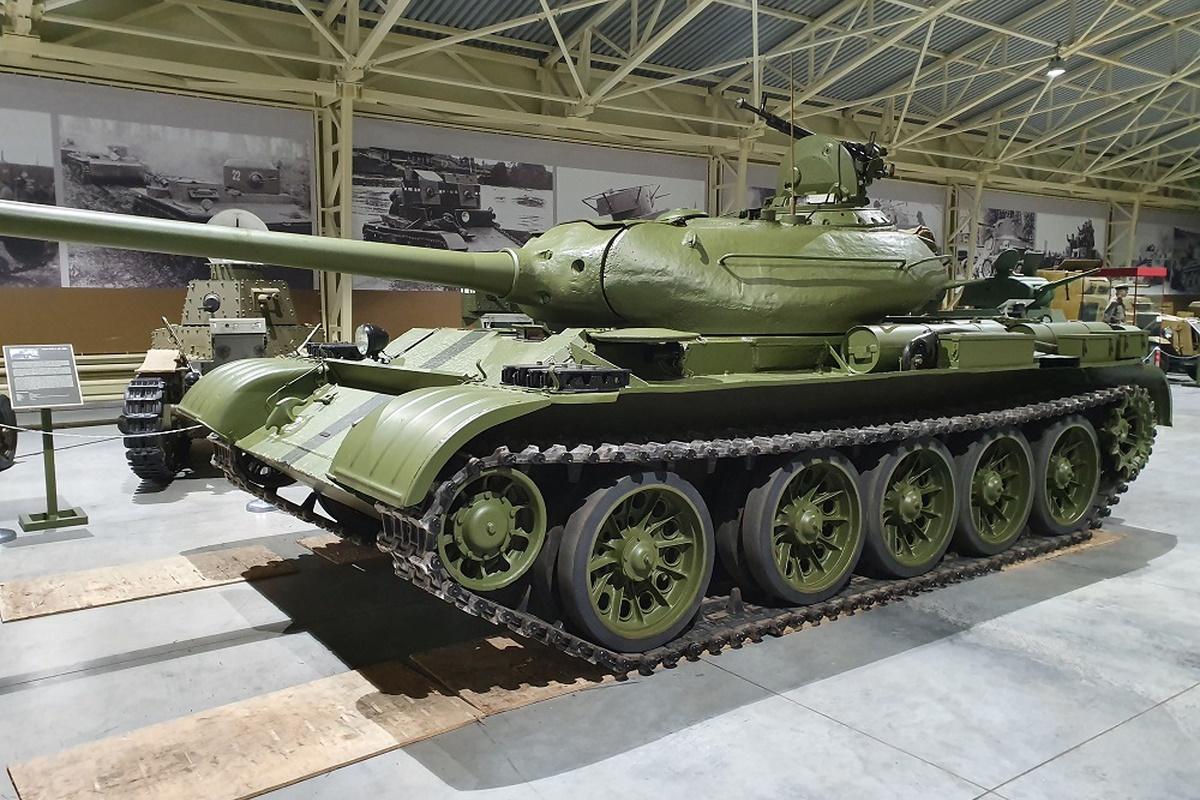Россия снимает с хранения танки Т-54 / фото wikimedia.org