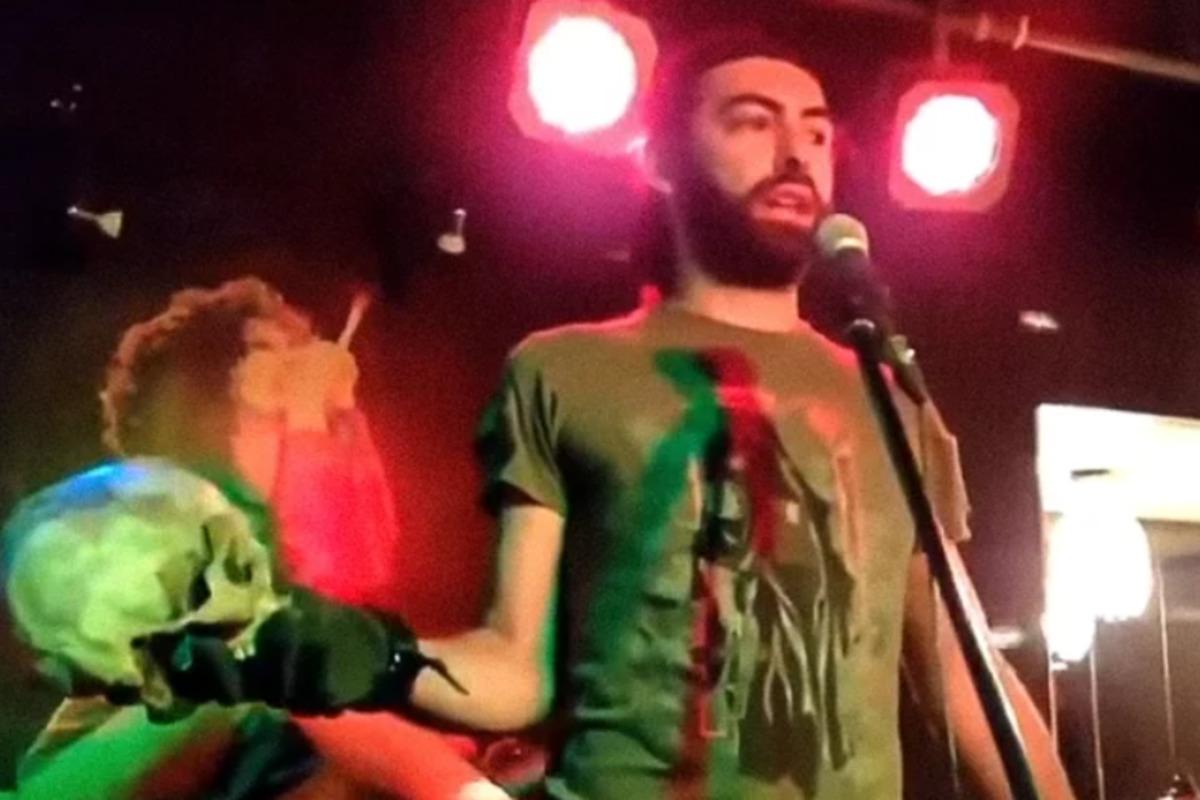 Вдова Мангушева розповіла, що вони з чоловіком вкрали череп бійця ЗСУ з "Азовсталі" на подарунок подрузі / скріншот Вдова Мангушева розповіла, що вони з чоловіком вкрали череп бійця ЗСУ з "Азовсталі" на подарунок подрузі / скріншот