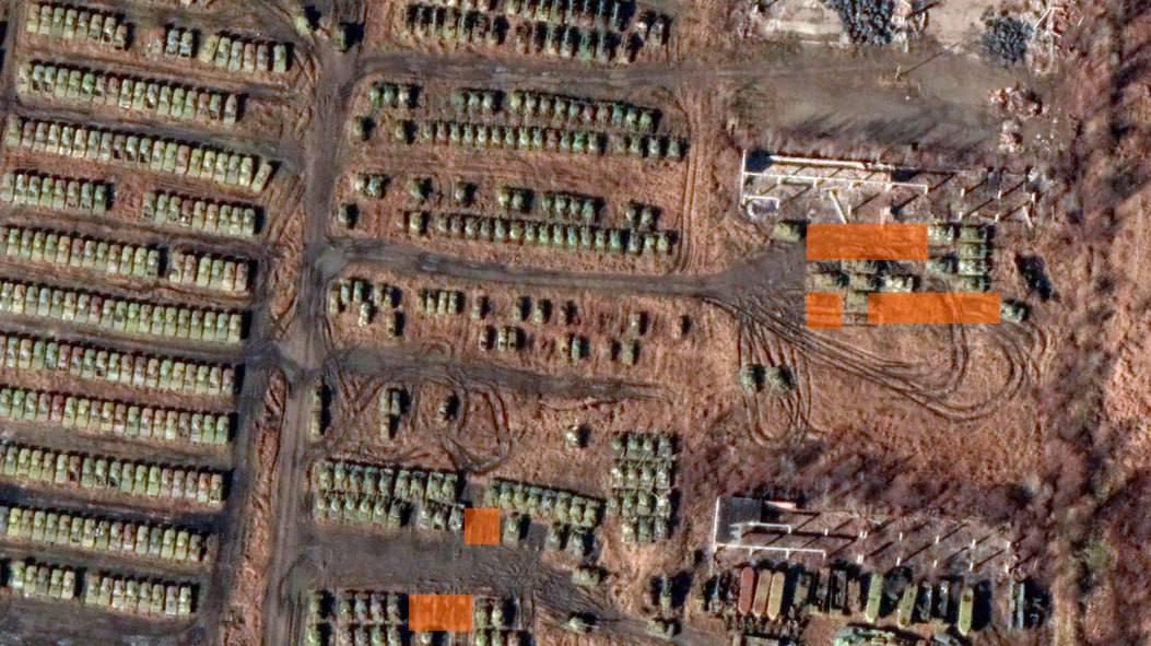 Россия снимает с хранения древние танки Т-54 / фото t.me/informnapalm Россия снимает с хранения древние танки Т-54 / фото t.me/informnapalm