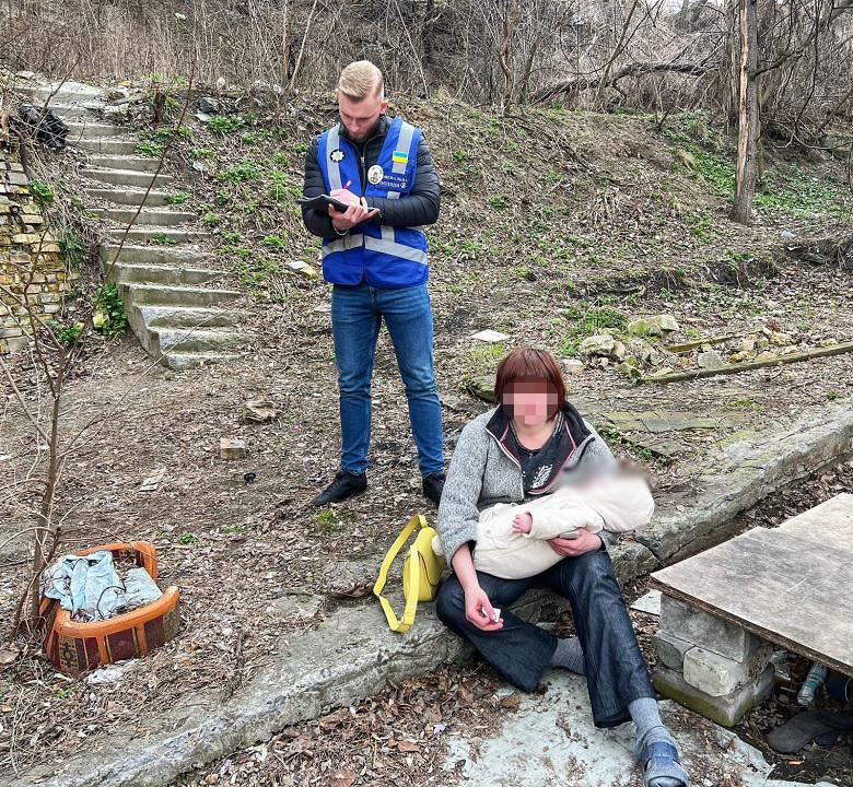 Мать с ребенком / kyiv.npu.gov.ua Мать с ребенком / kyiv.npu.gov.ua