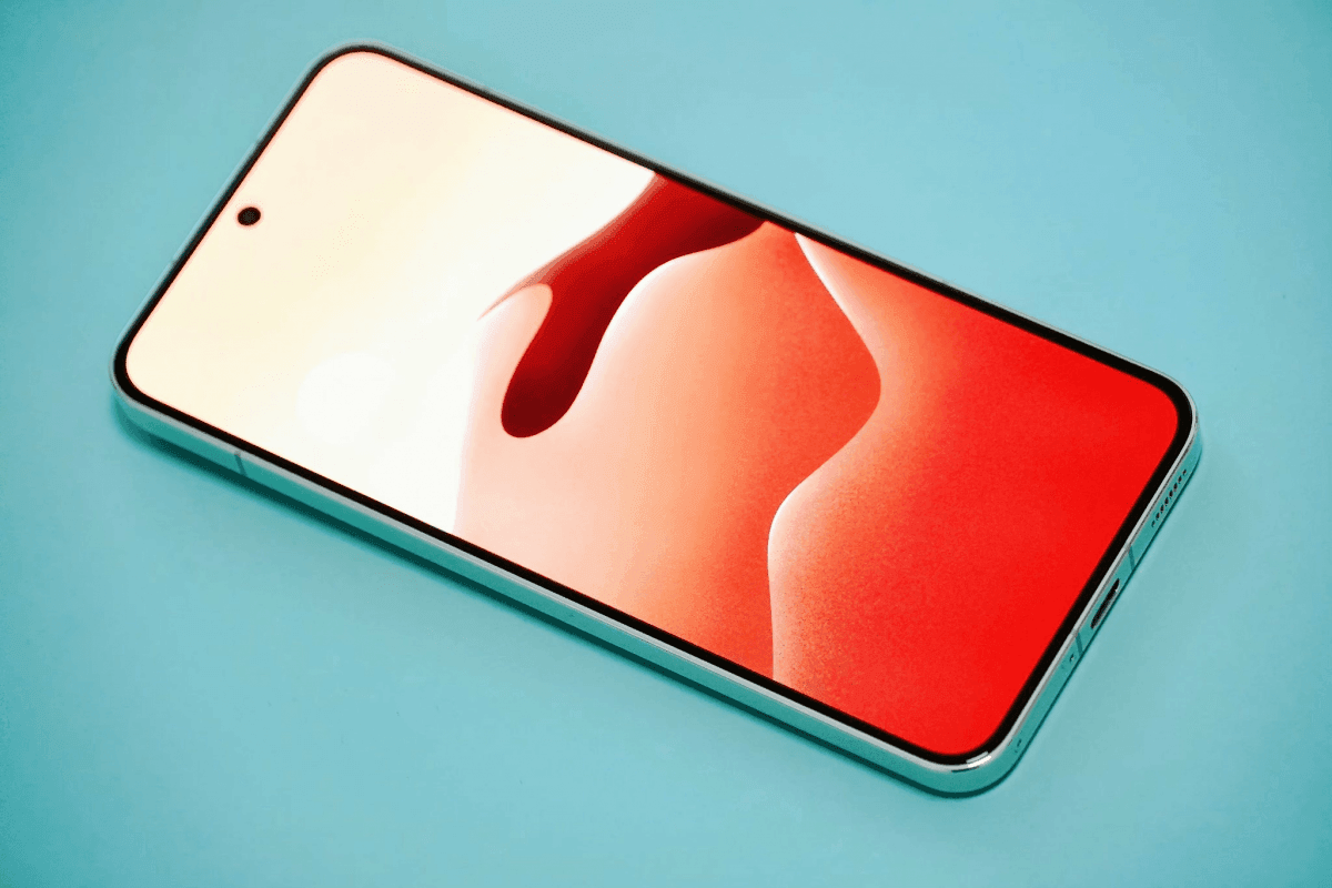 Для сравнения: в будущем iPhone 15 рамку уменьшат до 1,55 мм / фото Ice Universe Для сравнения: в будущем iPhone 15 рамку уменьшат до 1,55 мм / фото Ice Universe