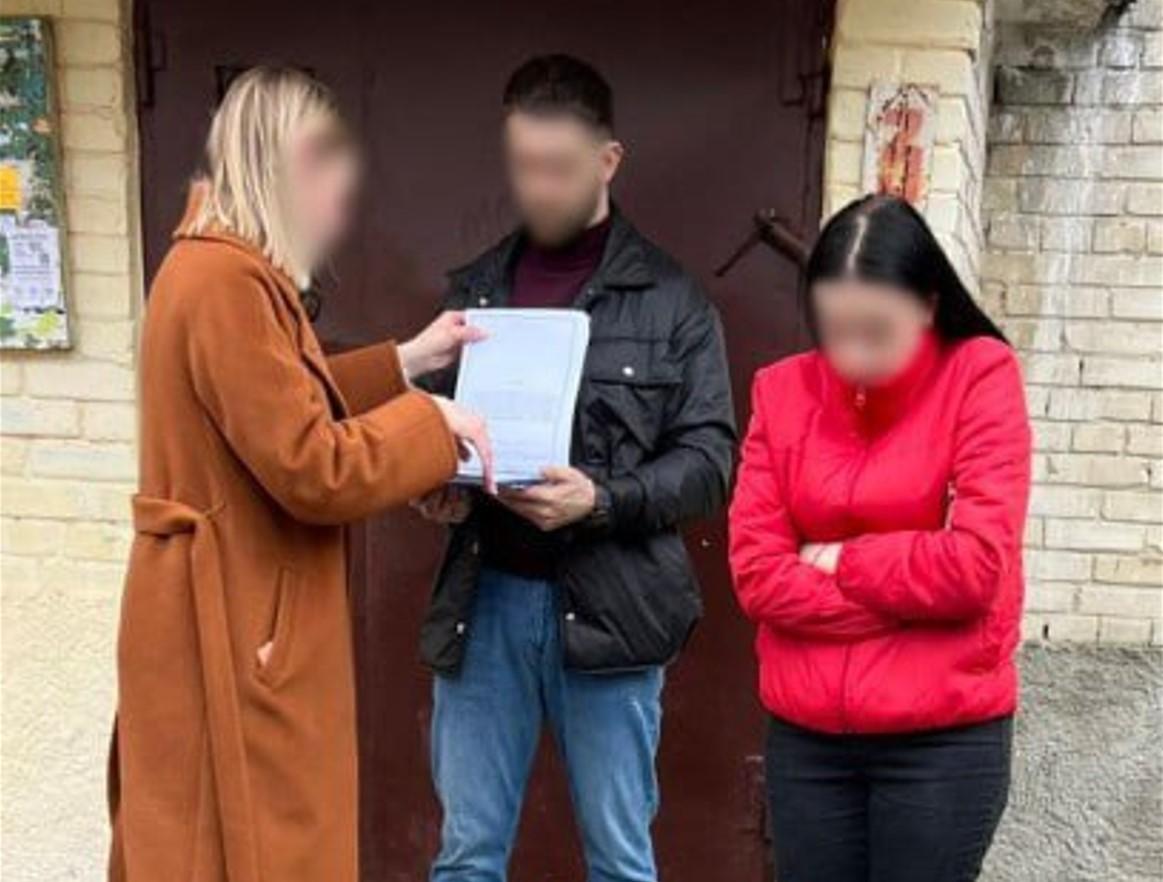 В Луцке женщина пыталась продать ребенка / фото Нацполиция Украины В Луцке женщина пыталась продать ребенка / фото Нацполиция Украины