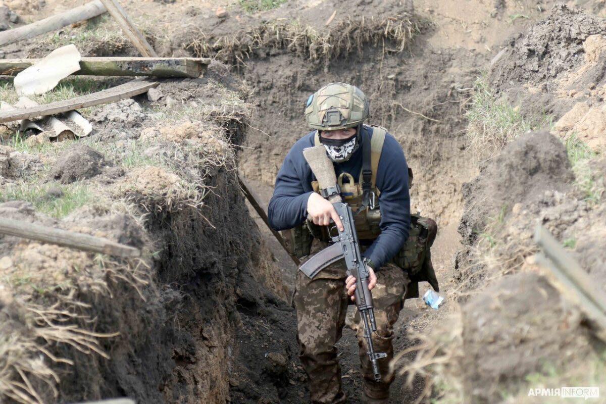 Боец в окопе рисунок