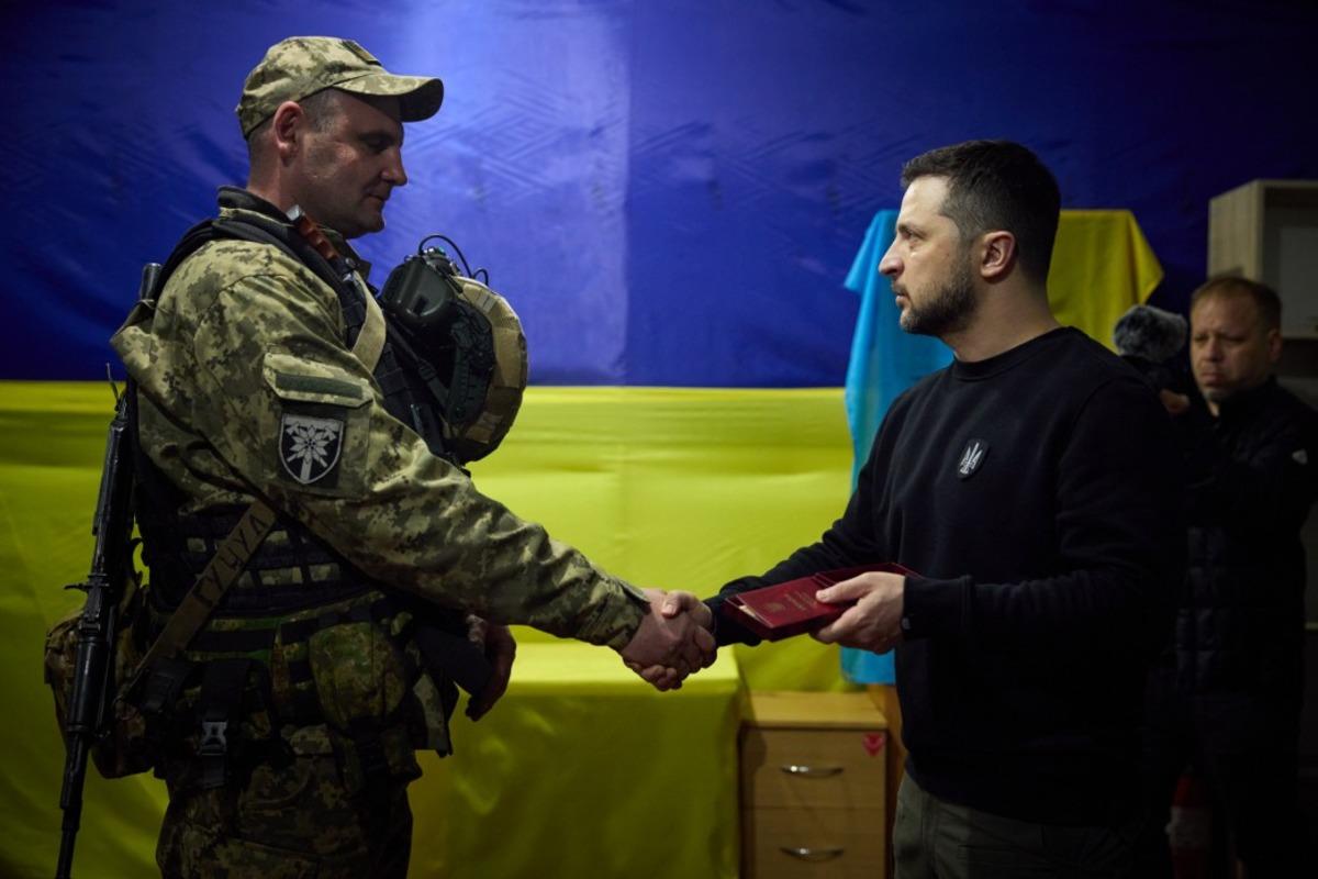 Владимир Зеленский встретился с военными в Запорожской области / фото president.gov.ua Владимир Зеленский встретился с военными в Запорожской области / фото president.gov.ua