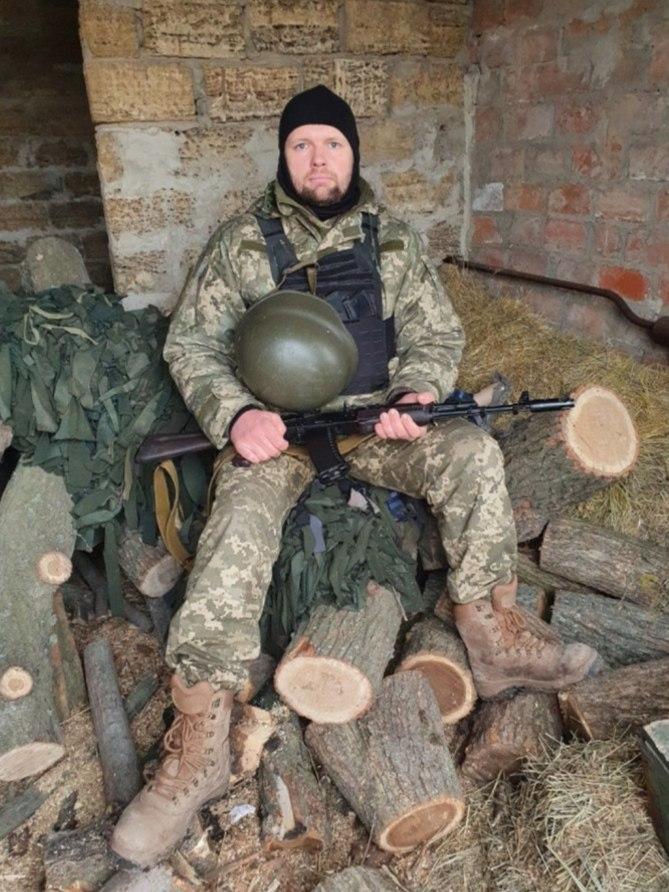Артилеристові не часто доводиться брати автомат до рук / фото надане Віктором Трошкі