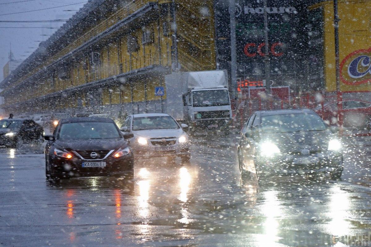 Коли очікувати перший сніг: синоптикиня порадила автомобілістам вчасно змінити шини Коли очікувати перший сніг: синоптикиня порадила автомобілістам вчасно змінити шини
