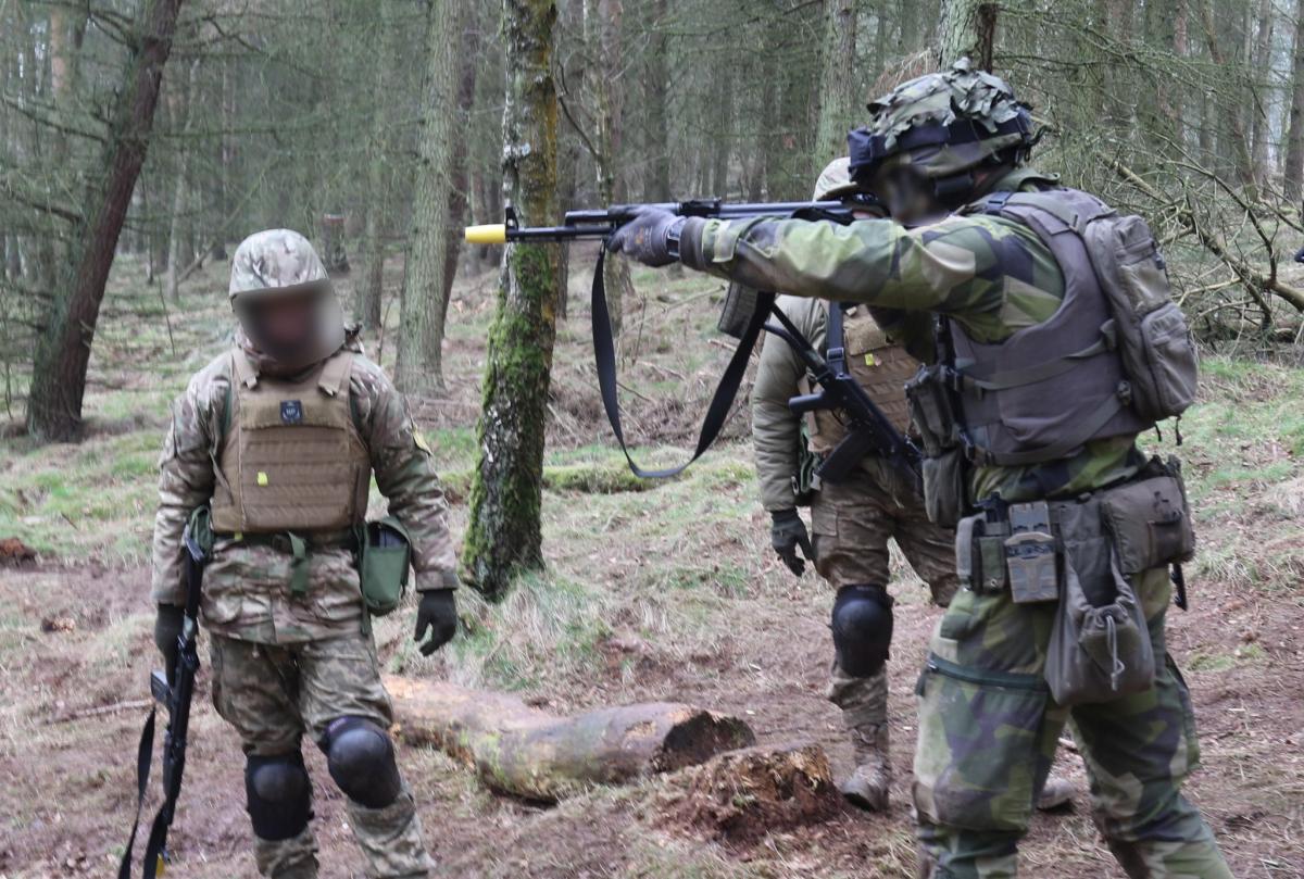 Украинские бойцы учатся воевать в лесу / facebook.com/GeneralStaff.ua Украинские бойцы учатся воевать в лесу / facebook.com/GeneralStaff.ua